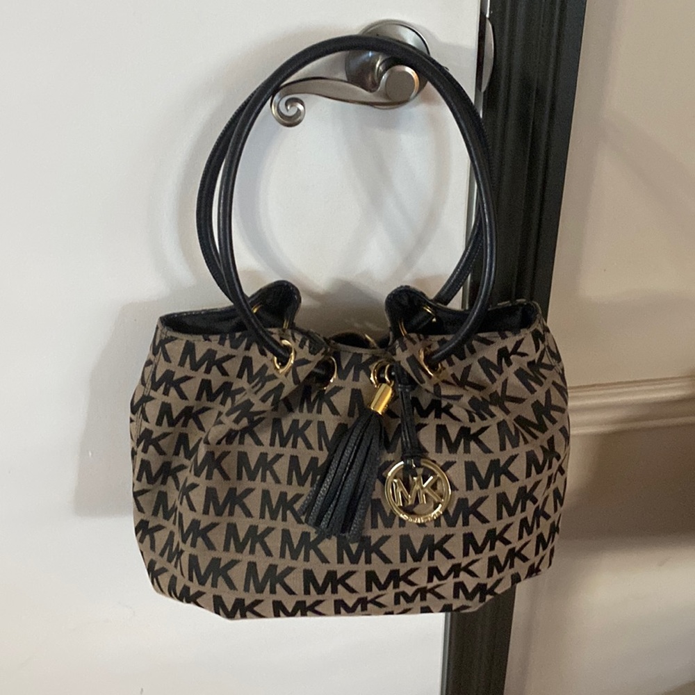 Michael Kors Hobo Purse Med Size